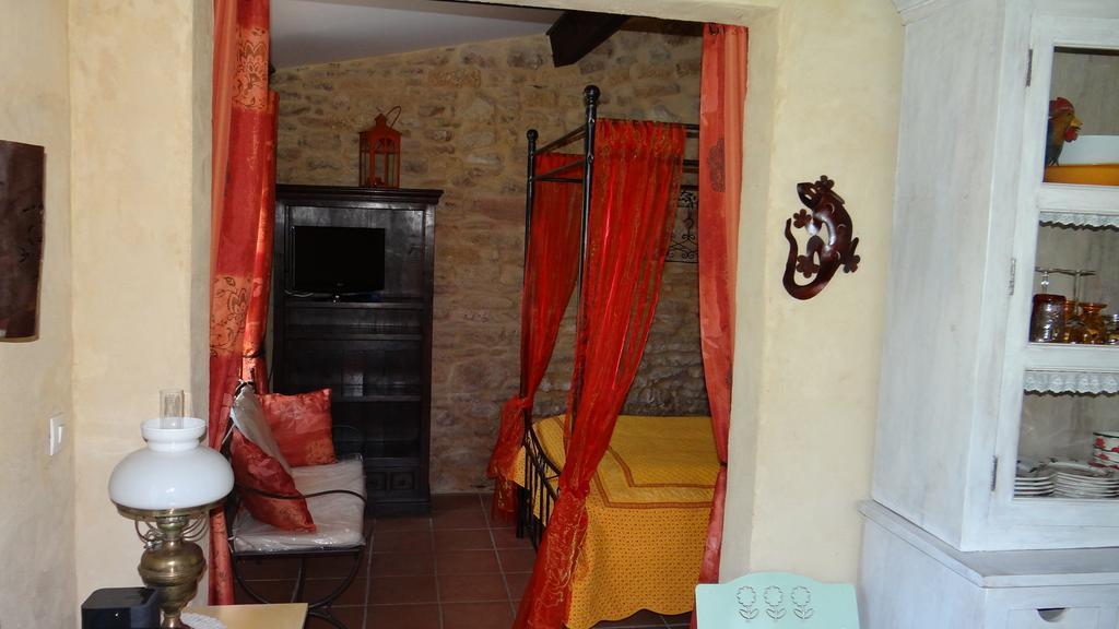 Villa Le Mazet à Remoulins Extérieur photo
